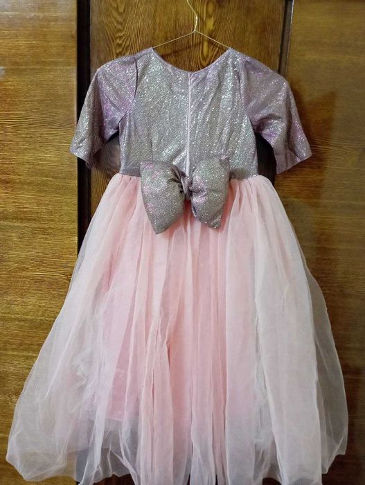Продам платья на девочку