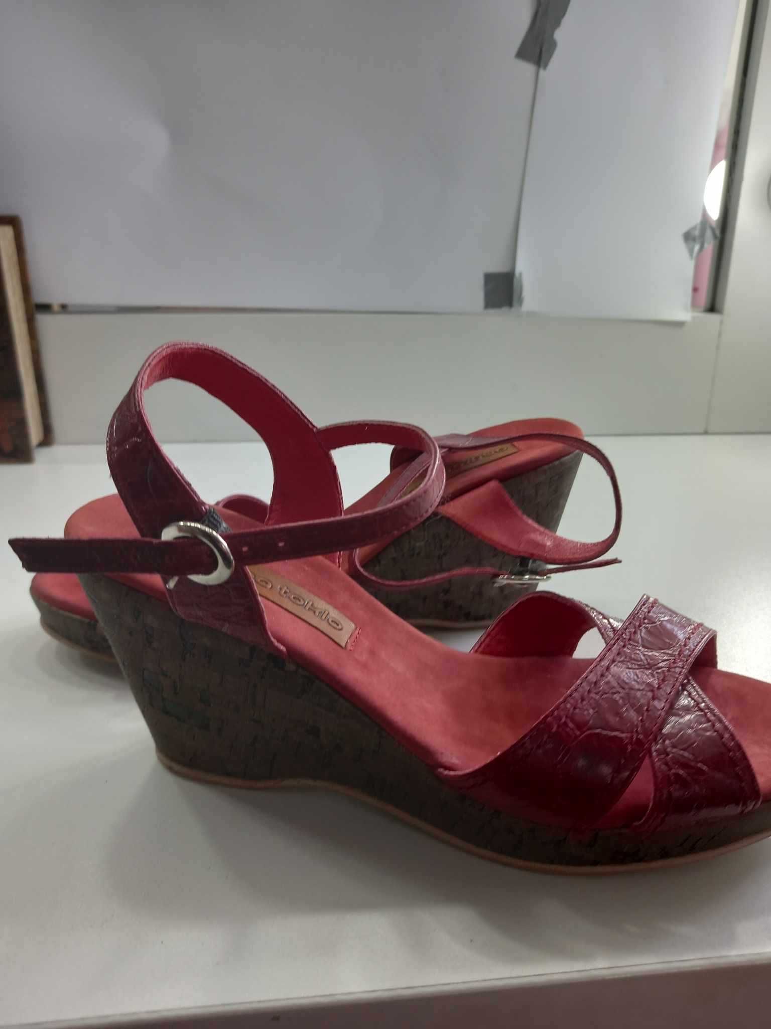 Vand pantofi piele naturala 39, 40 , noi , 100 lei