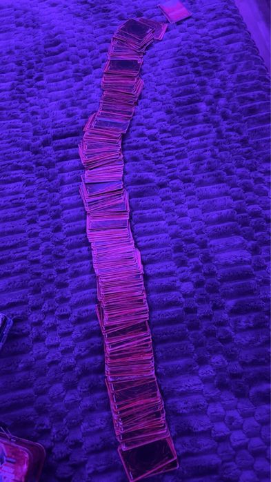 Продавам кутия с Yu-Gi-Oh! Карти