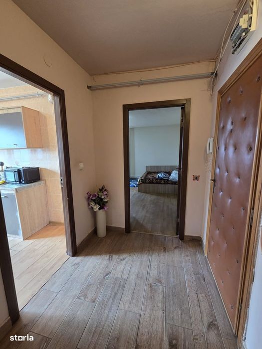 Inchiriez APARTAMENT CU 3 CAMERE (muncitori sau familie )