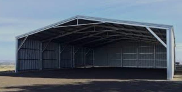 Vând hala metalica 8x9