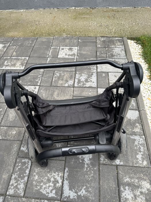 Carut bebe Chicco + landou + al doilea sezut carut, aproape noi