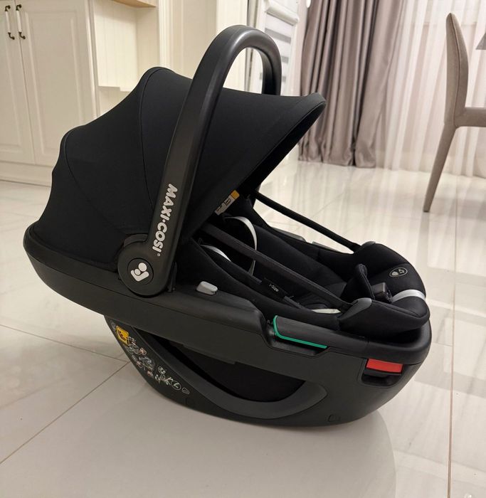 Maxi Cosi Coral 360 Essential Black стол за кола