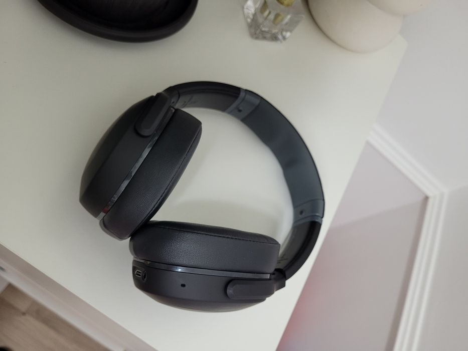 Vând căști wireless