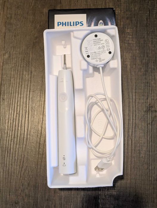 Продавам Ел. четка за зъби Philips Sonicare 3100 HX3673/13