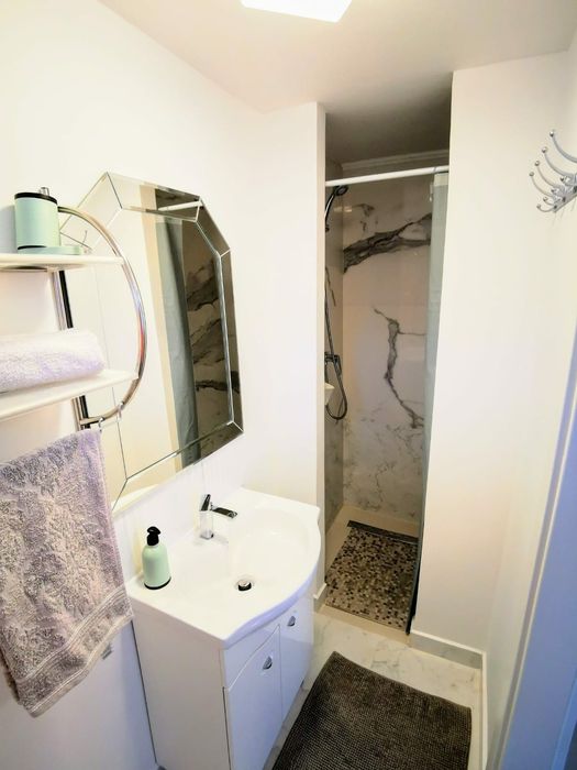 Cazare studio zonă centrală(   aproape de Polissano Medlife)