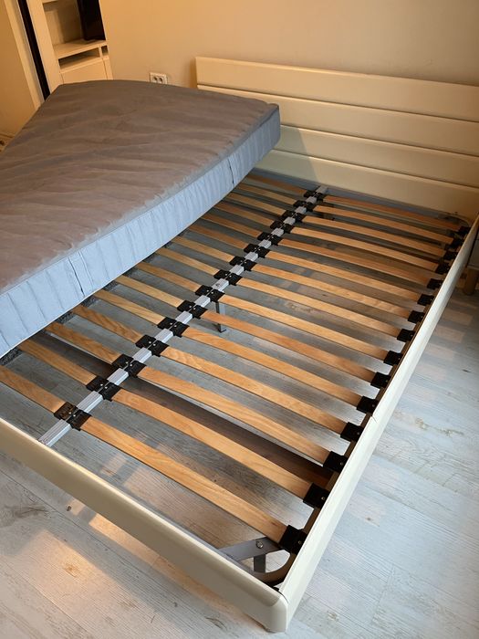 Cadru pat cu somiera si saltea