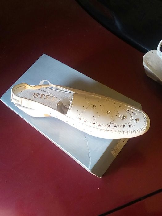 Летни дамски обувки нови 38 номер.