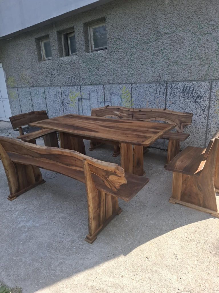 маса с пейки от дърво