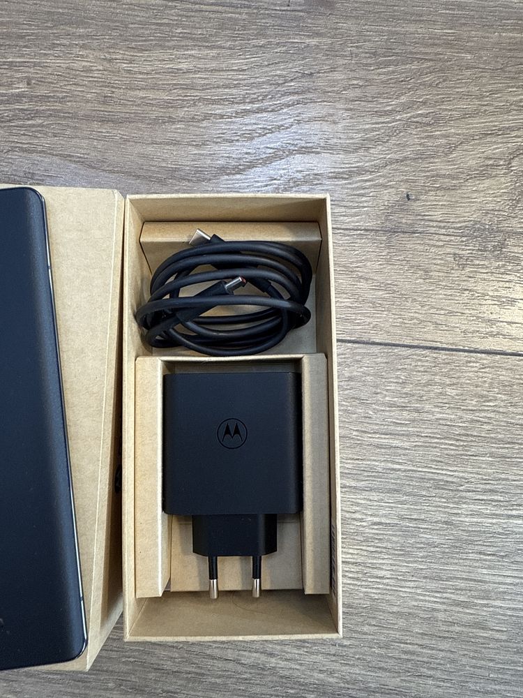 Motorola edge 30 ultra 12/256gb Перфектен!