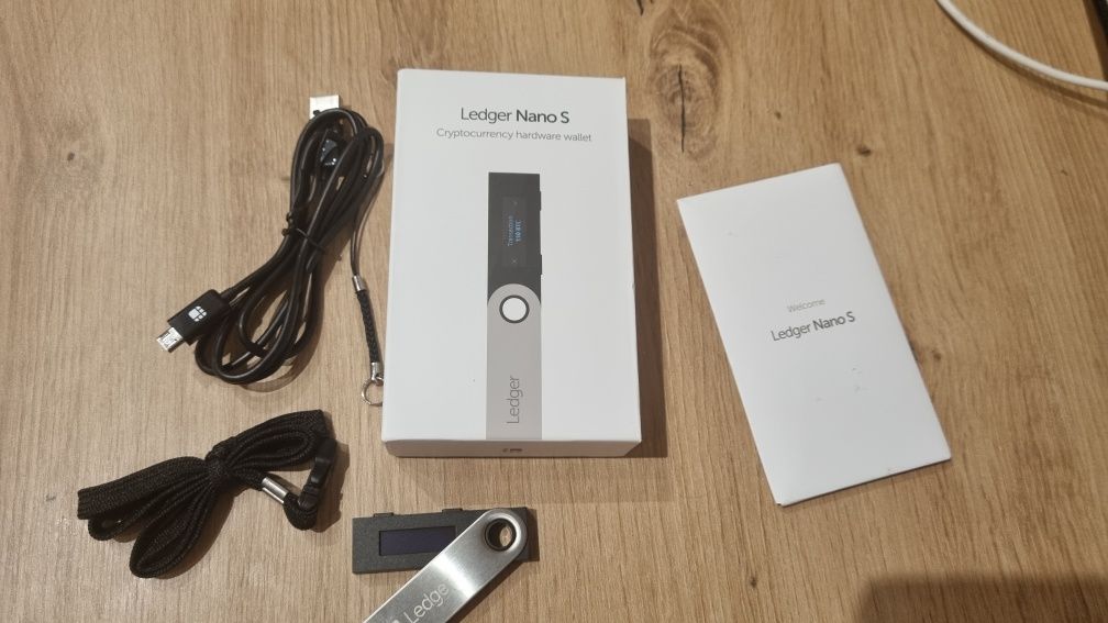 Ledger Nano S portofel fizic crypto monede