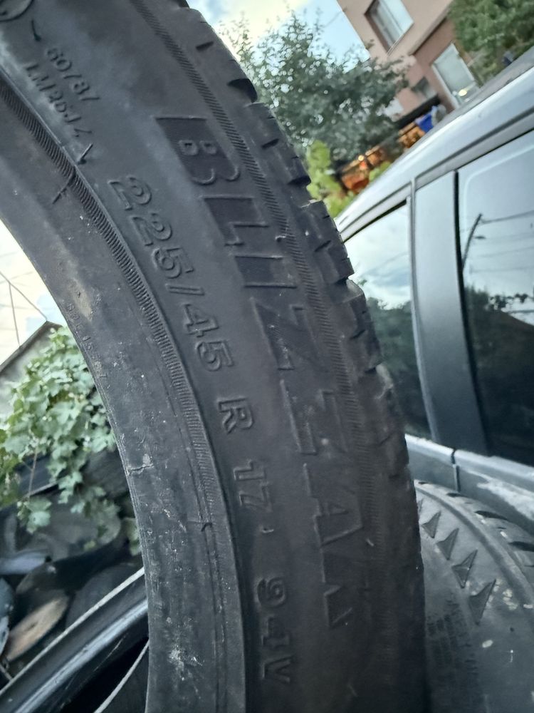 225/45/17  -bridgestone