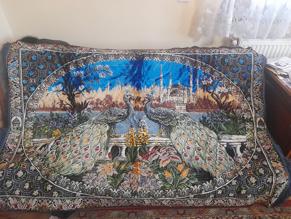 Carpeta cu Isus Hristos și păuni