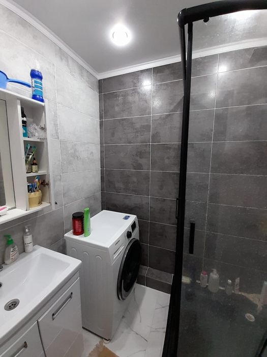 Оказываю услуги работы с кафелем,шпаклёвки и сантехника,покраска дверй