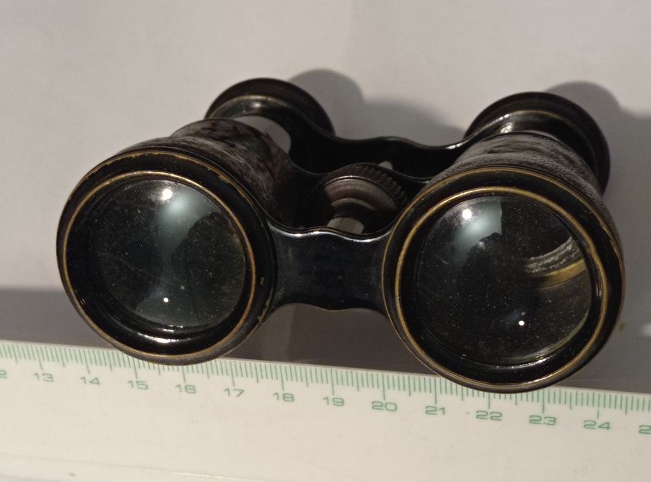 Vând/Schimb obiecte vechi.Preț în funcție de obiectul ales.