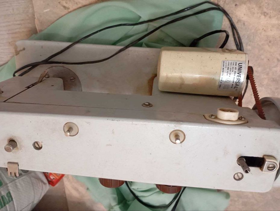 Продам швейную машинку Чайка