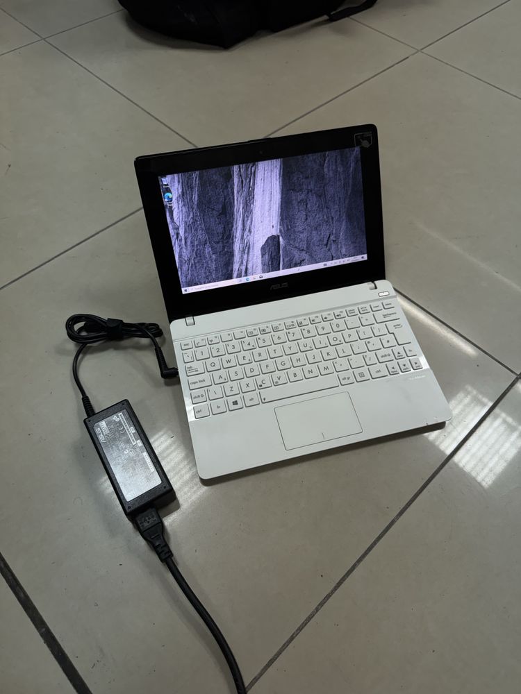 Лаптоп ASUS X102BA