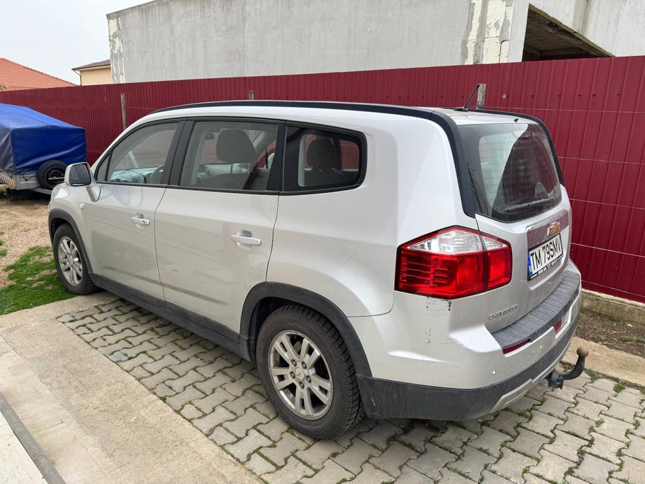 Vând CHEVROLET Orlando