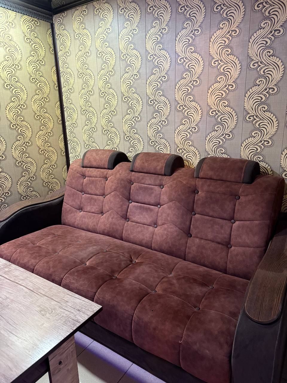 Yumshoq mebel divan