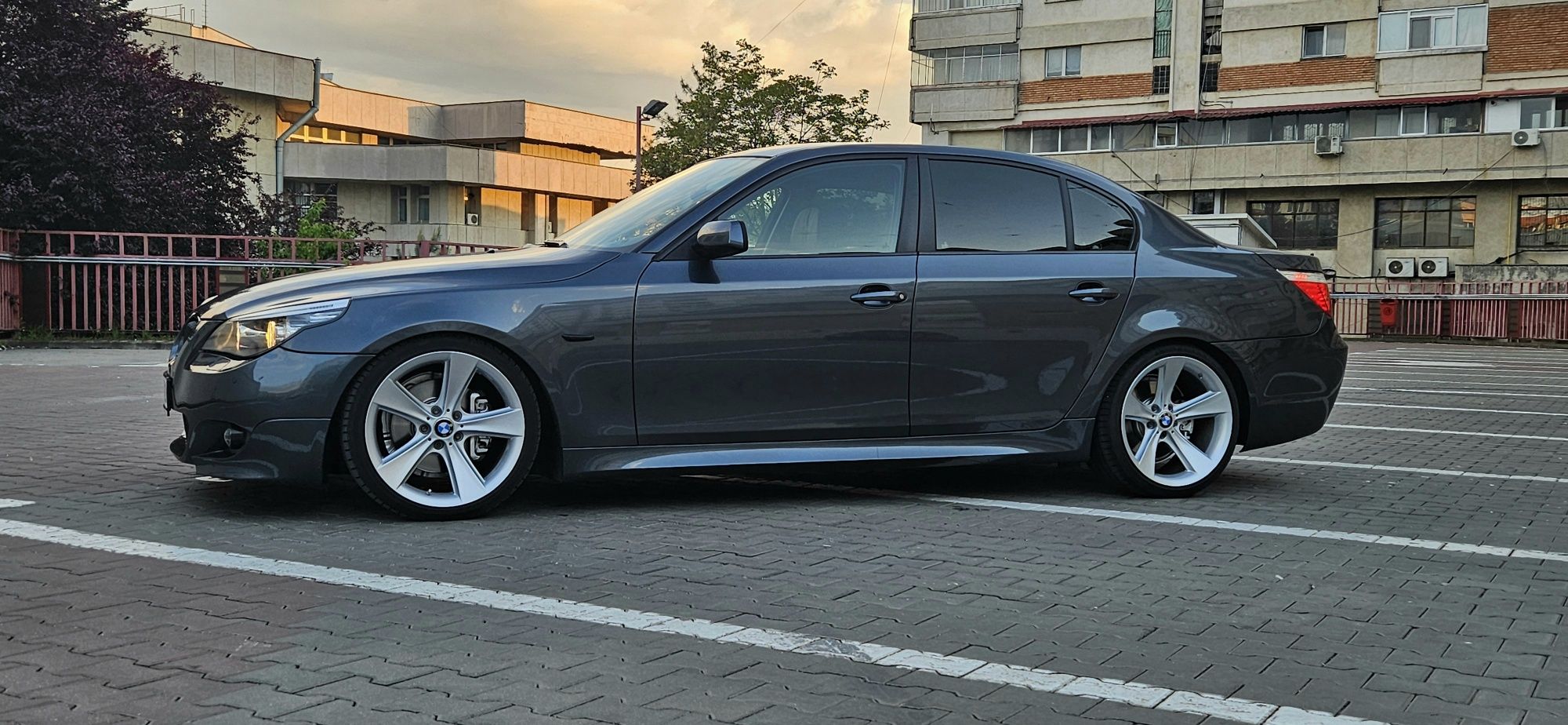 Vând bmw  e60  lci  520d