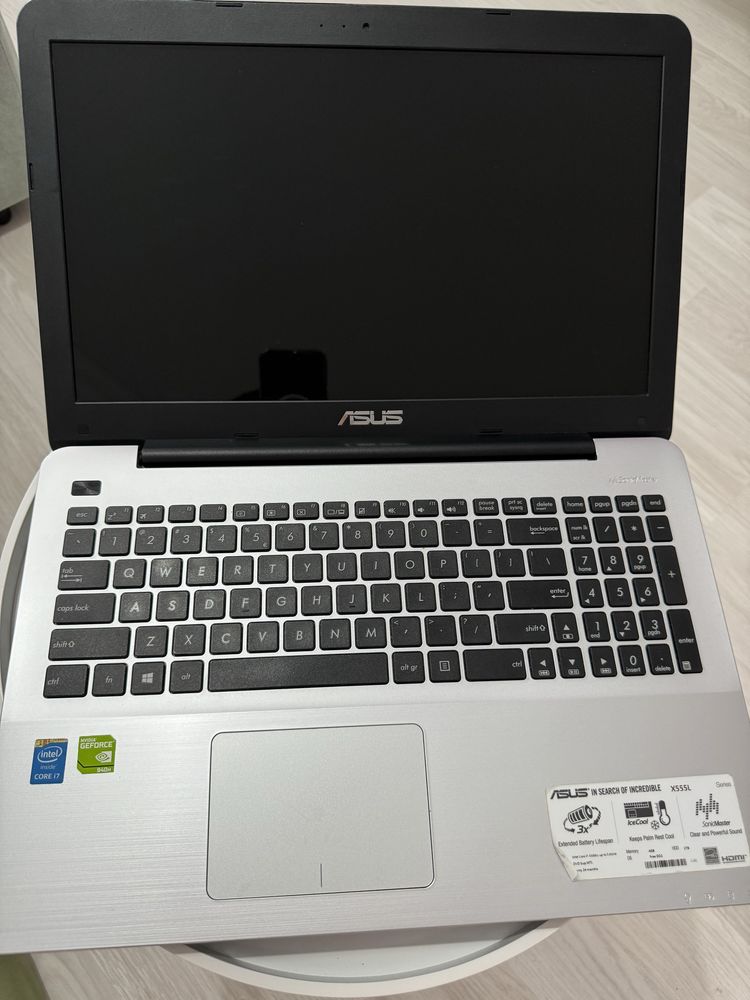 Laptop Asus X555L