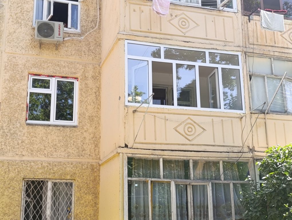 2 хоналик квартира сотилади 2 этажда жойлашган уртада 2 подъезд