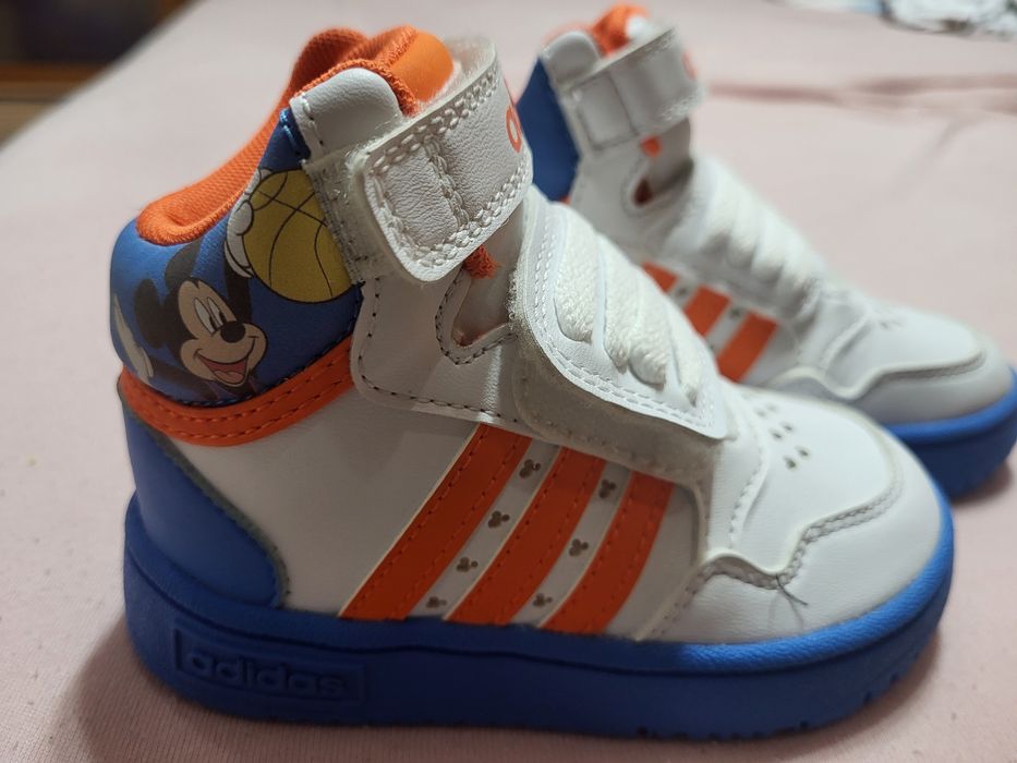 Adidasi Adidas mărimea 23