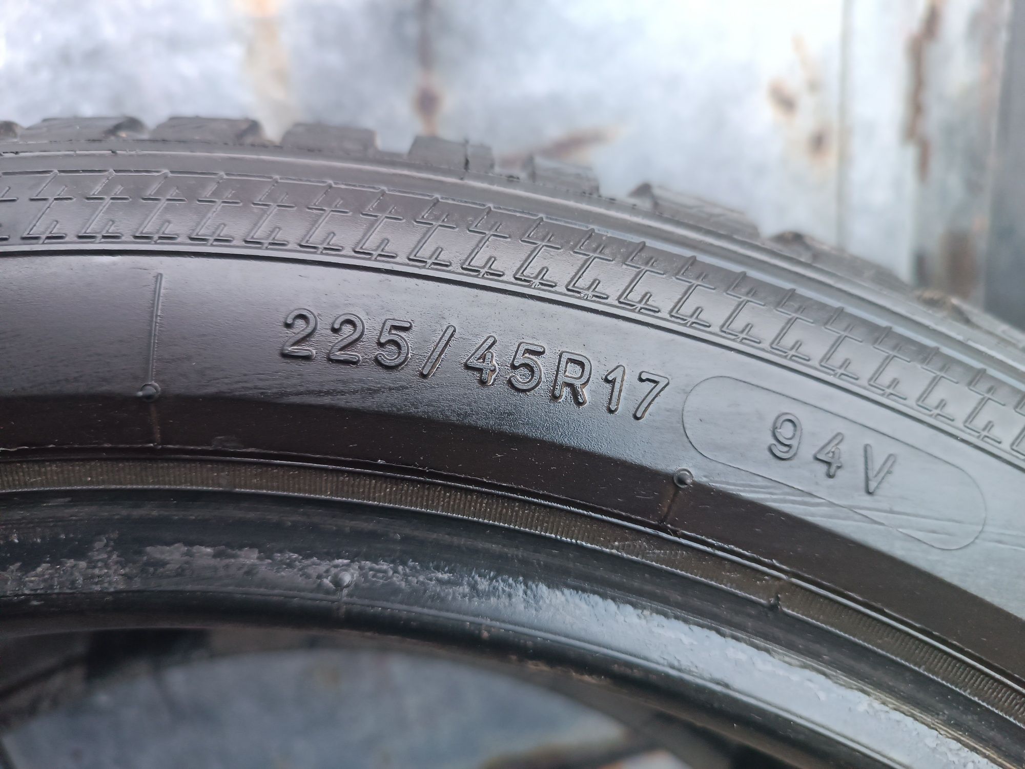 225/45/17 Kleber
