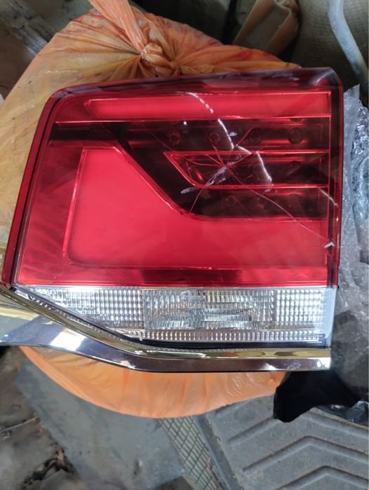 Продам одну фару от tlc 200. Работает.