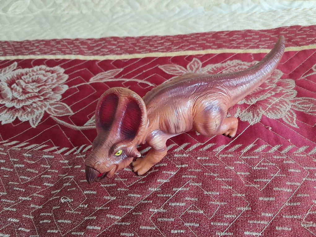 Игрушка динозавр