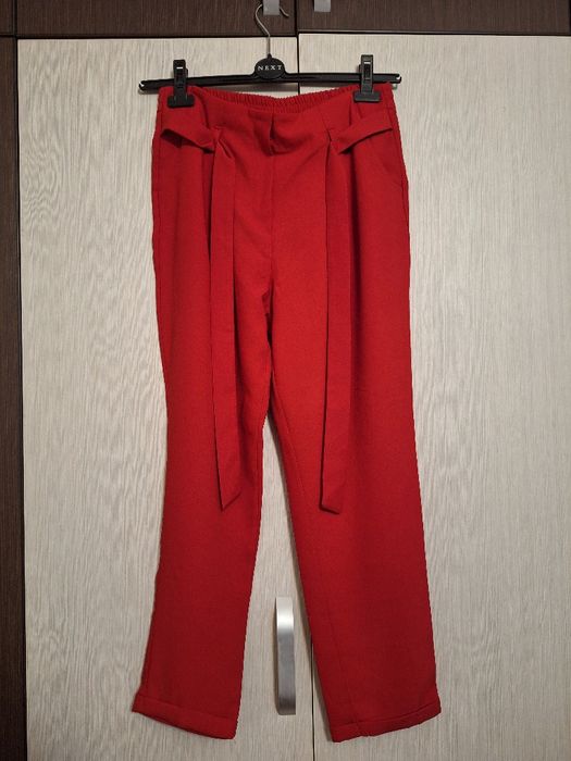 Pantaloni drepți roșii