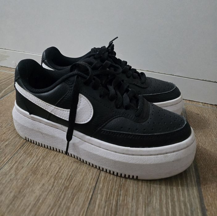 Vand adidasi Nike dama