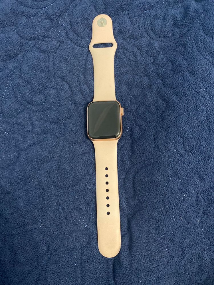 Смарт-часы Apple Watch версии SE (40 mm)