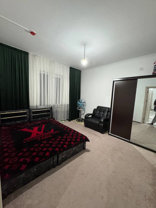 Срочно здаеться 3 комнатная квартира в аренду городе Чирчике новострое