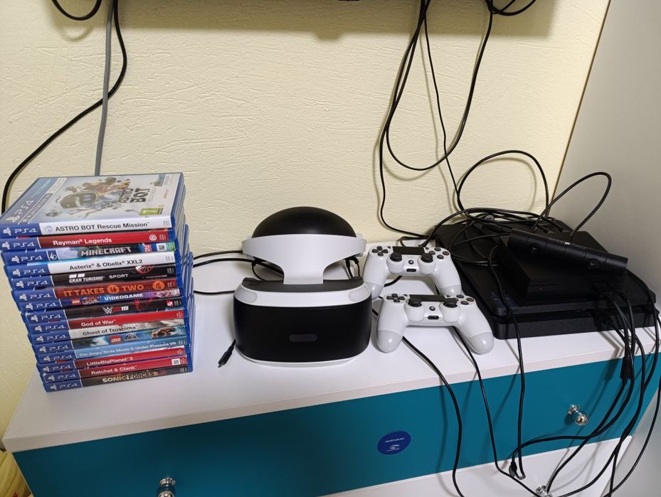 PLAYSTATION 4 комплект
