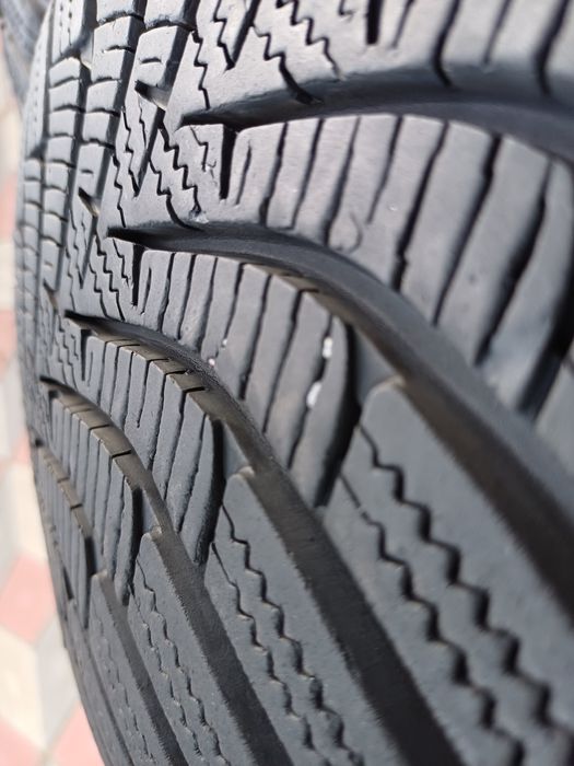 Vând 4 anvelope de iarna 205 55 r16 HANKOOK foarte bune