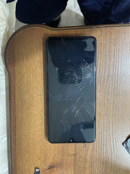 Продам телефон самсунг А41 64гб нужно менять дисплей