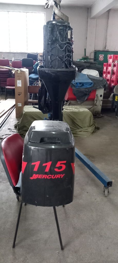 Vând motor Mercury 115