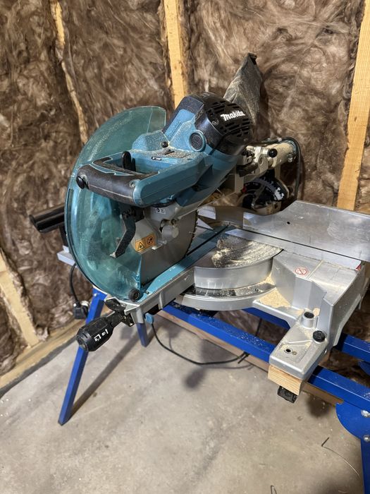 Пендула / Настолен циркуляр MAKITA LS1016L