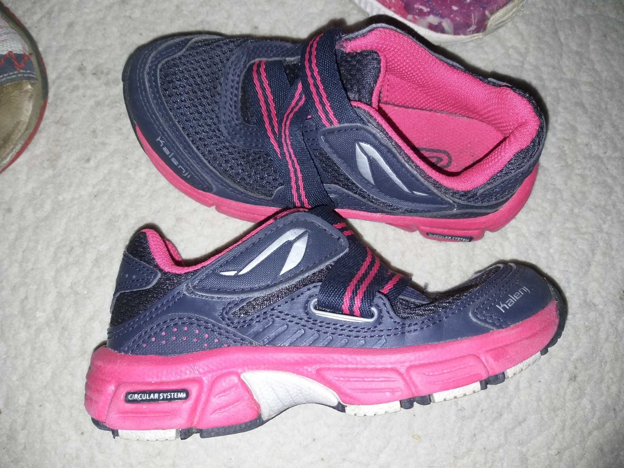 Nike, Adidas, Kalenji, Bogs - сандали и маратонки н. 28