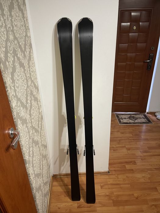 Schiuri 175 cm atomic  skiuri
