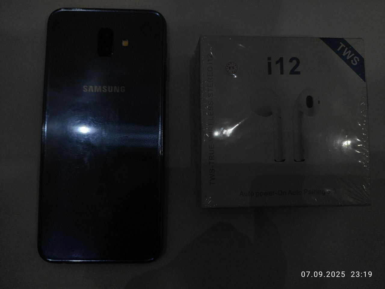 Samsung Galaxy J6+ новые наушники в подарок