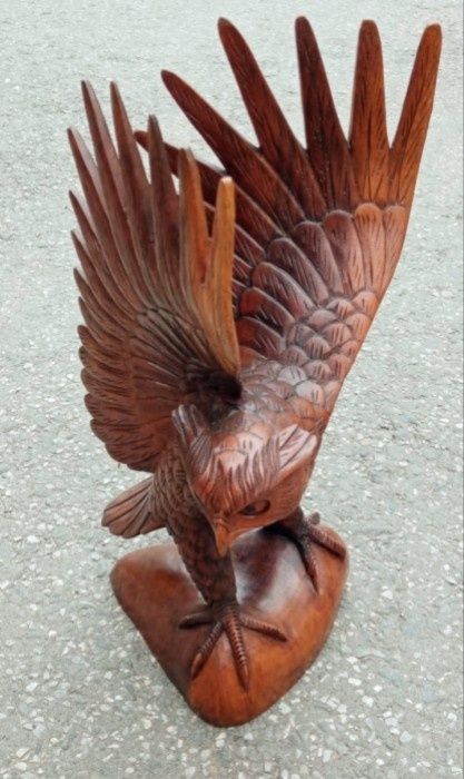 Sculptura, bufniță din lemn masiv lucrata integral manual dintr-o sing