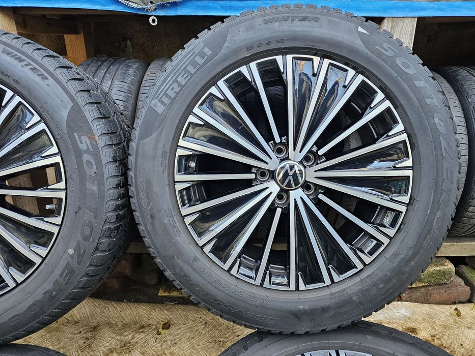 Jante aliaj 18" Bicolore Volkswagen/Skoda cu anvelope iarna 235 55 18