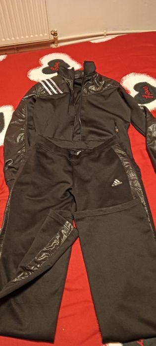 Vând trening Adidas