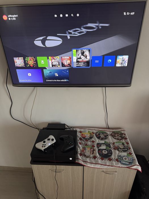 Vând Xbox One 1000 Lei