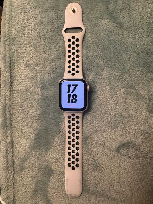 Apple Watch SE 2, gps, 100% - stare: IMPECABIL