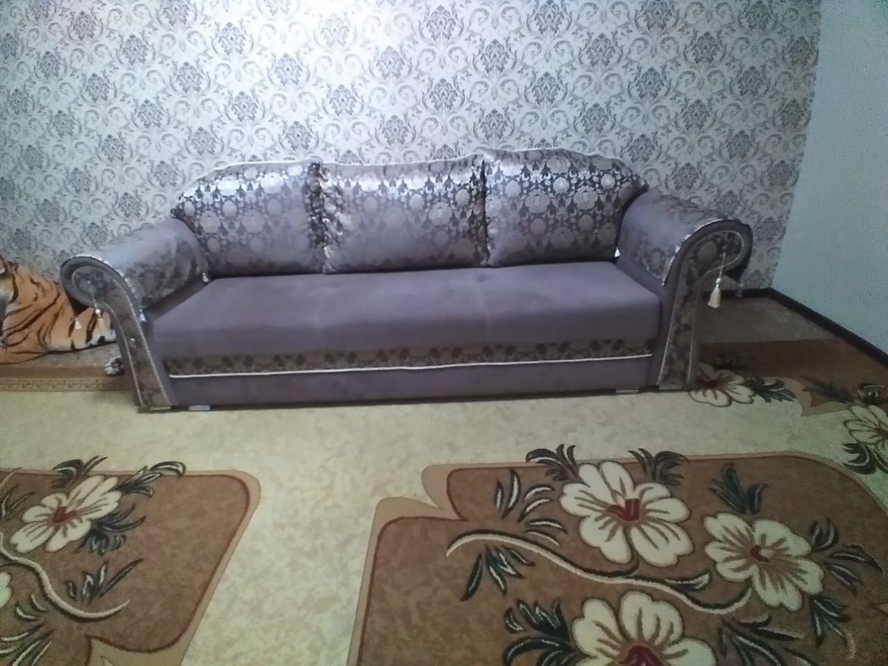 Продам диван красивый