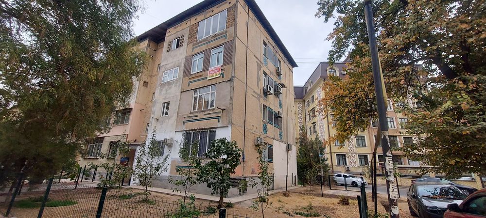 Продам 1 комнотную  43 к.м.  1/3/4.