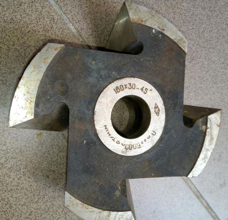 Cu dinti drepti diferite marimi faltuit